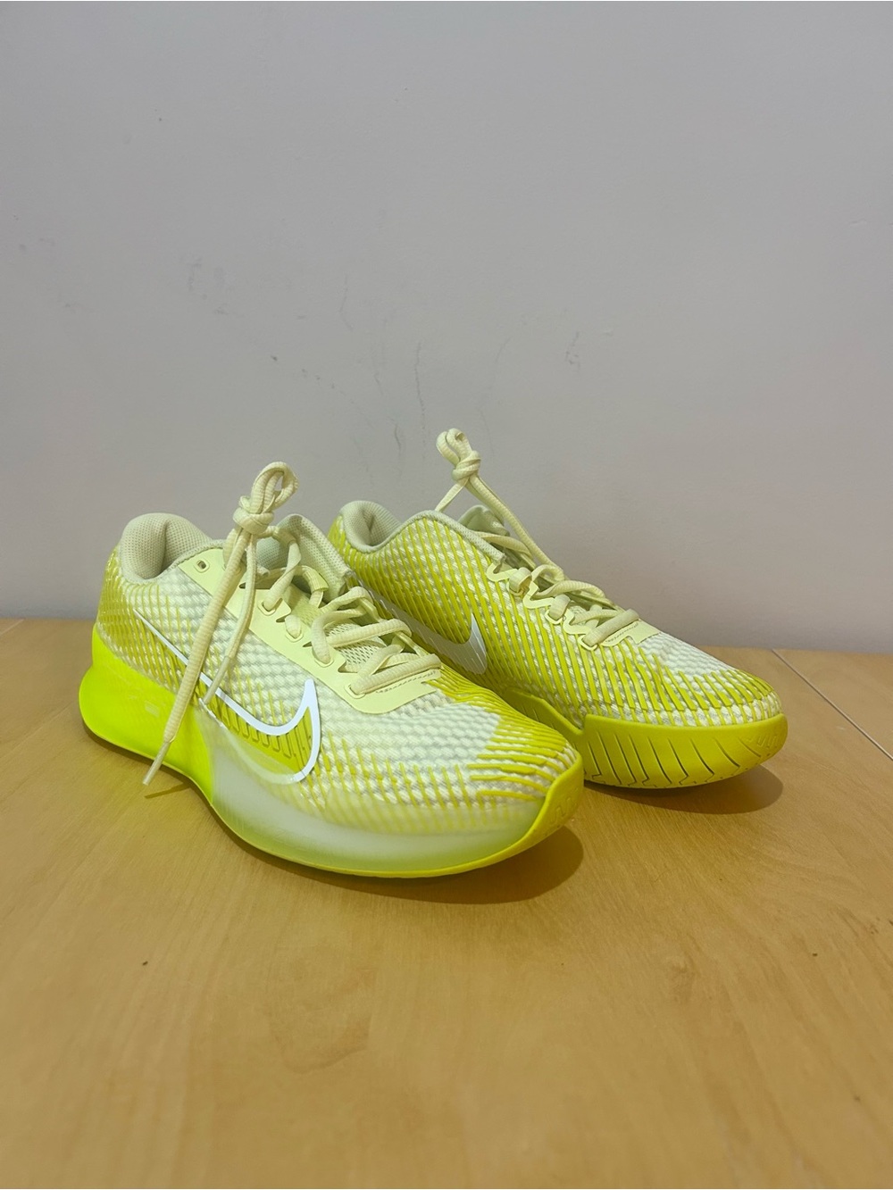 Nike Court AirZoom Vapor 11 in Luminous Green Sneaker, Women’s Sz 7